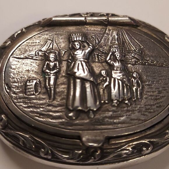 Antique Dutch Silver Snuff Pill Box Repousse Scene - Picture 9 of 9